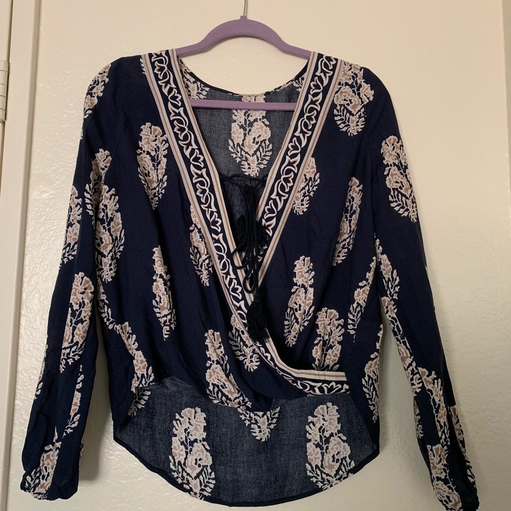 Tie front botanical print drapes blouse NWOT